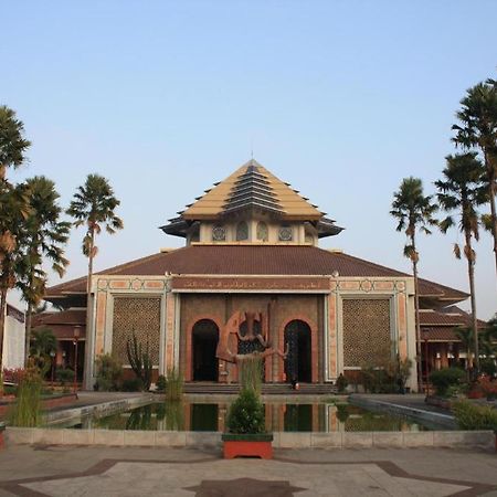 The Atrium Hotel & Resort Yogyakarta Melati Екстериор снимка