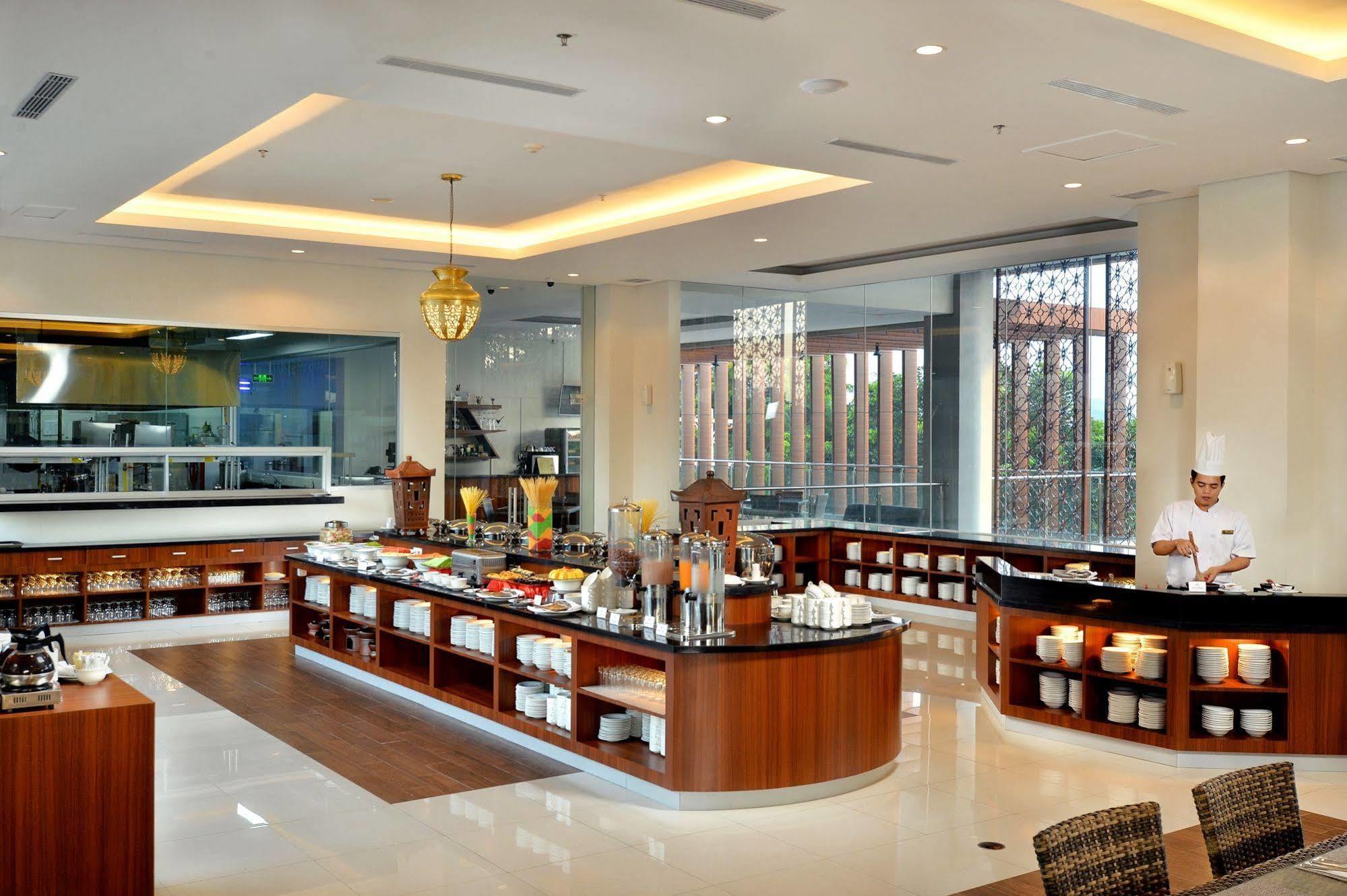 The Atrium Hotel & Resort Yogyakarta Melati Екстериор снимка