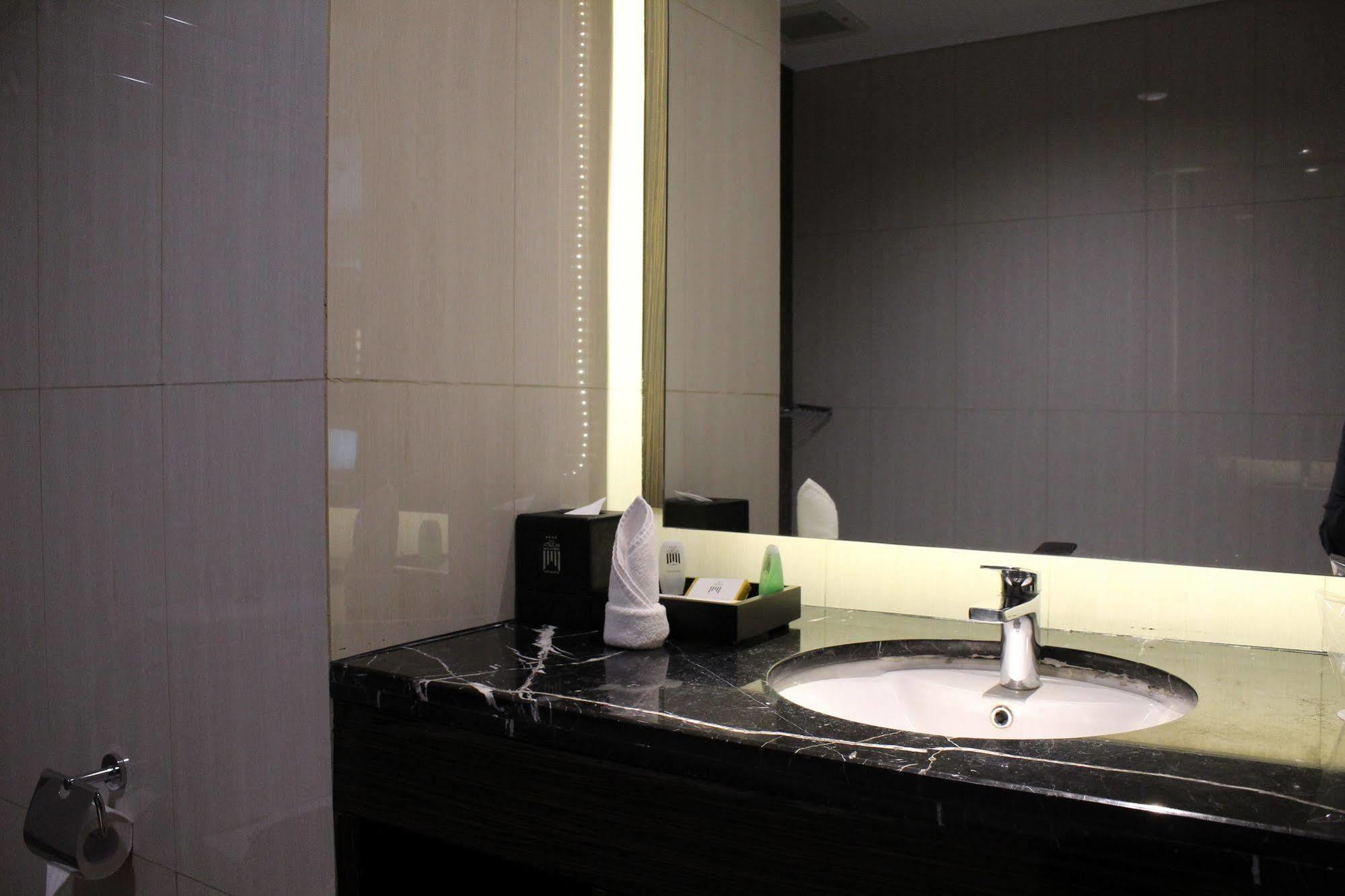 The Atrium Hotel & Resort Yogyakarta Melati Екстериор снимка