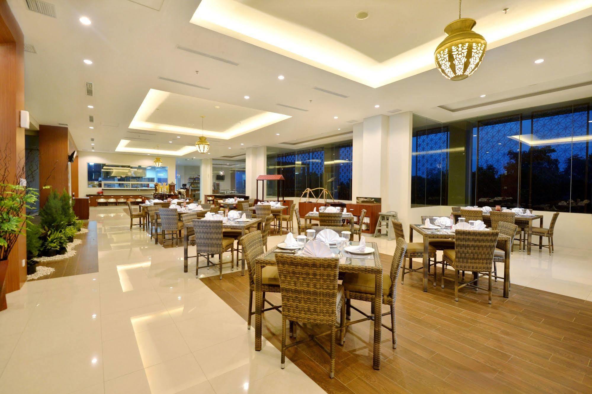 The Atrium Hotel & Resort Yogyakarta Melati Екстериор снимка