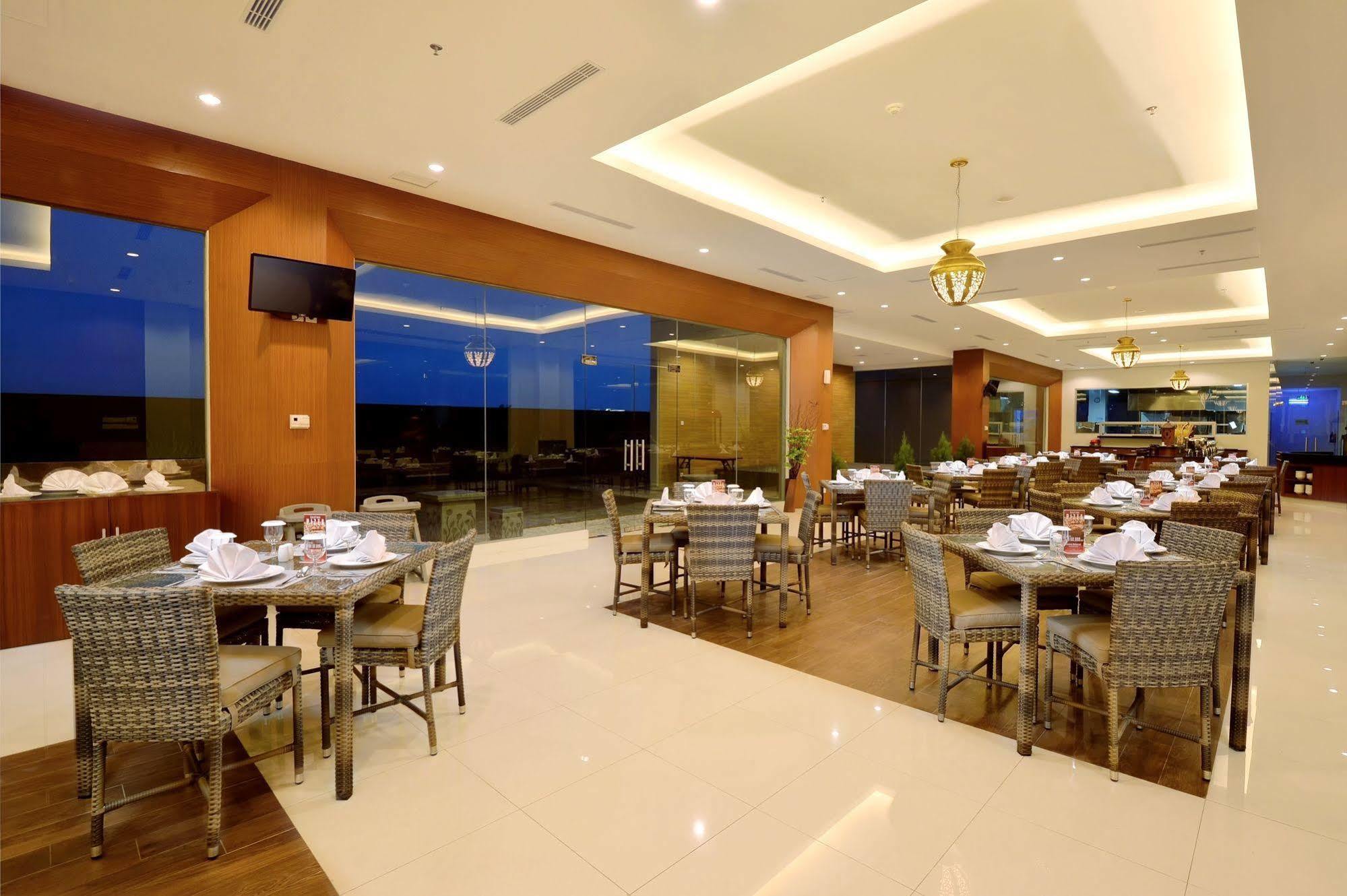 The Atrium Hotel & Resort Yogyakarta Melati Екстериор снимка