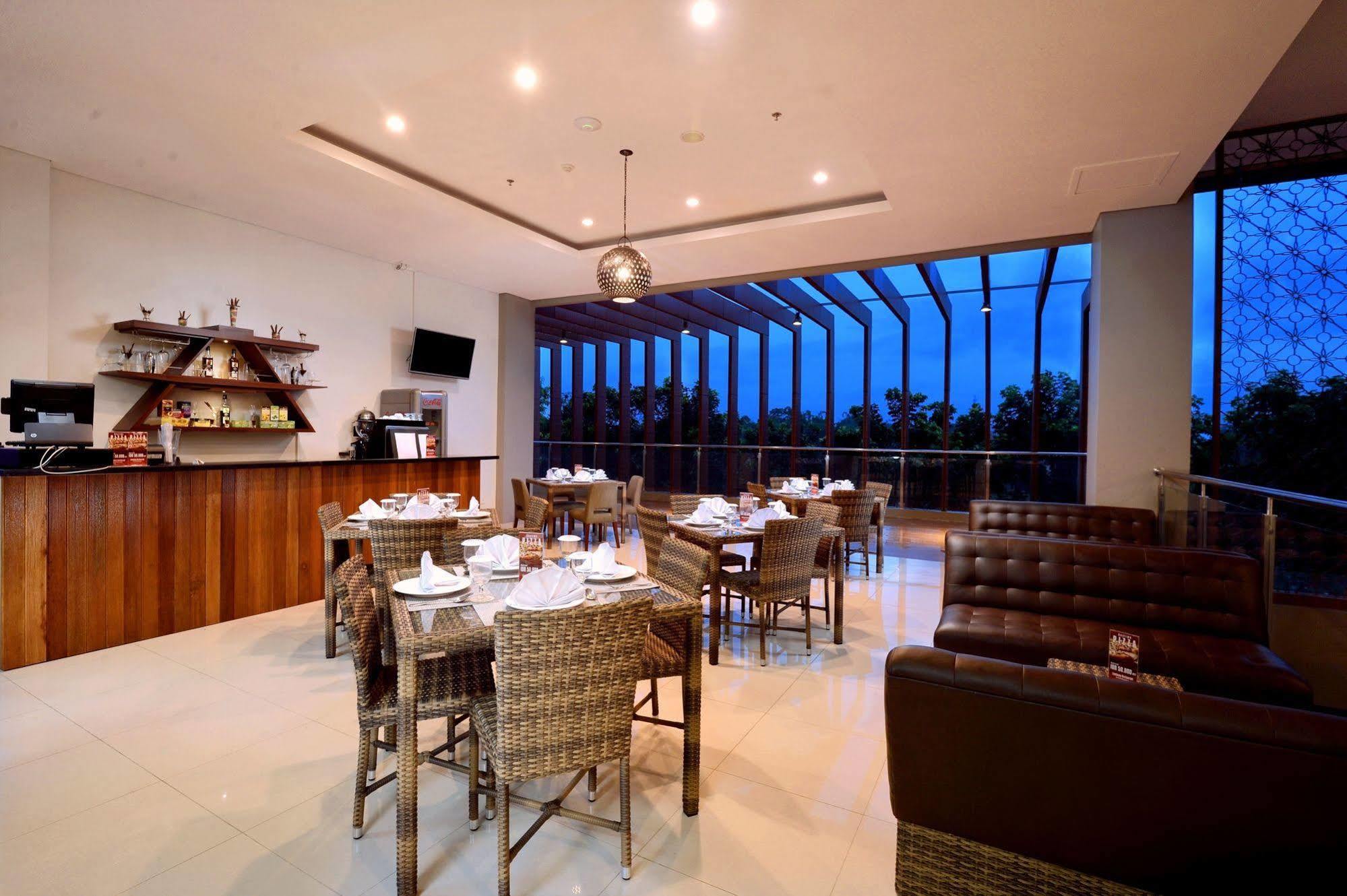 The Atrium Hotel & Resort Yogyakarta Melati Екстериор снимка